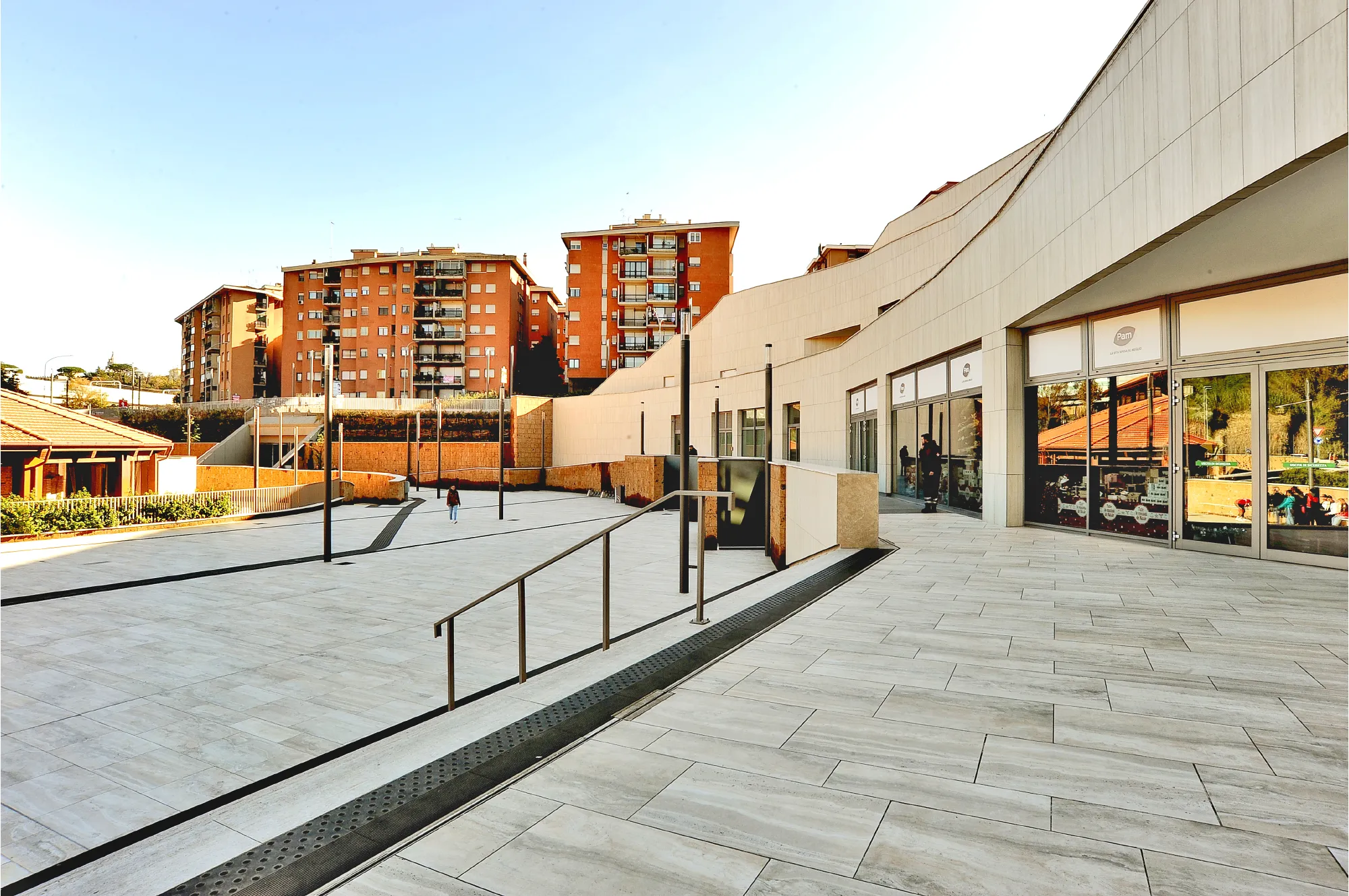 Stone imitation for cladding and paving