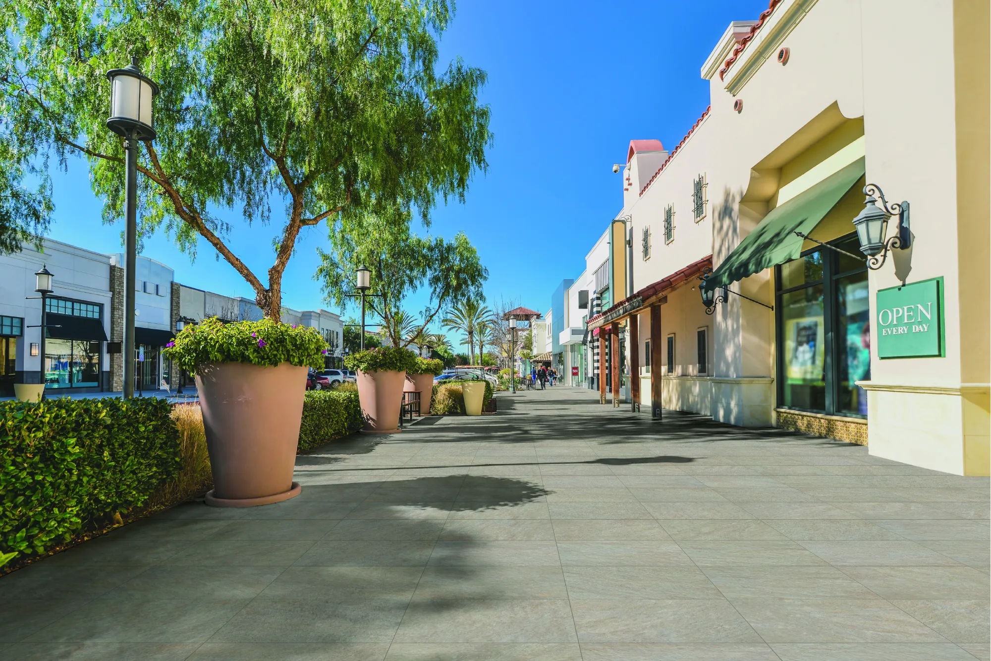 Stone imitation for cladding and paving