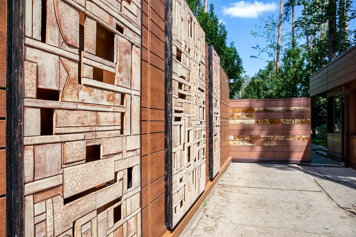 Ceramic in the exterior