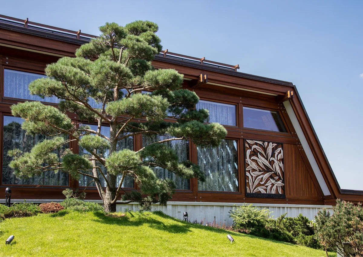 Ceramic in the exterior