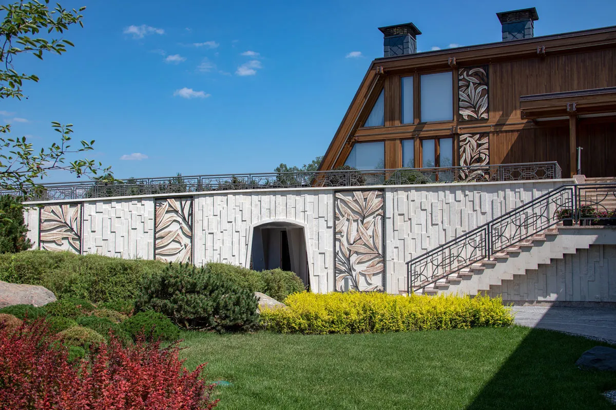 Ceramic in the exterior