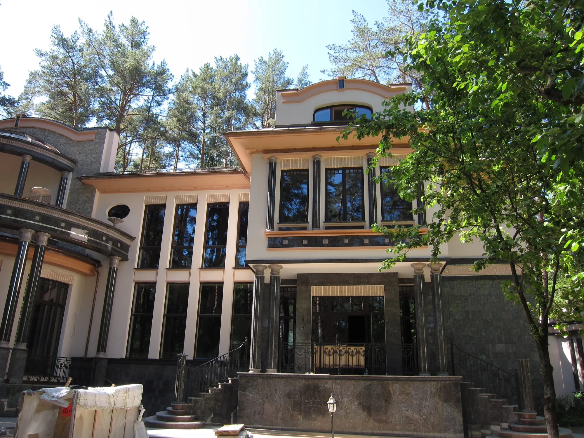 Private residence, "Iness"